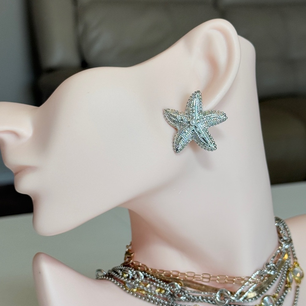 Rhinestone Starfish Stud Earrings - Silver Tone